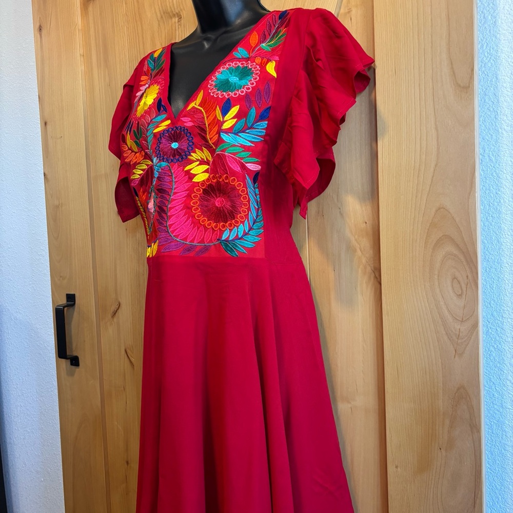 Exquisite Embroidered Dress - Picture 2 of 9